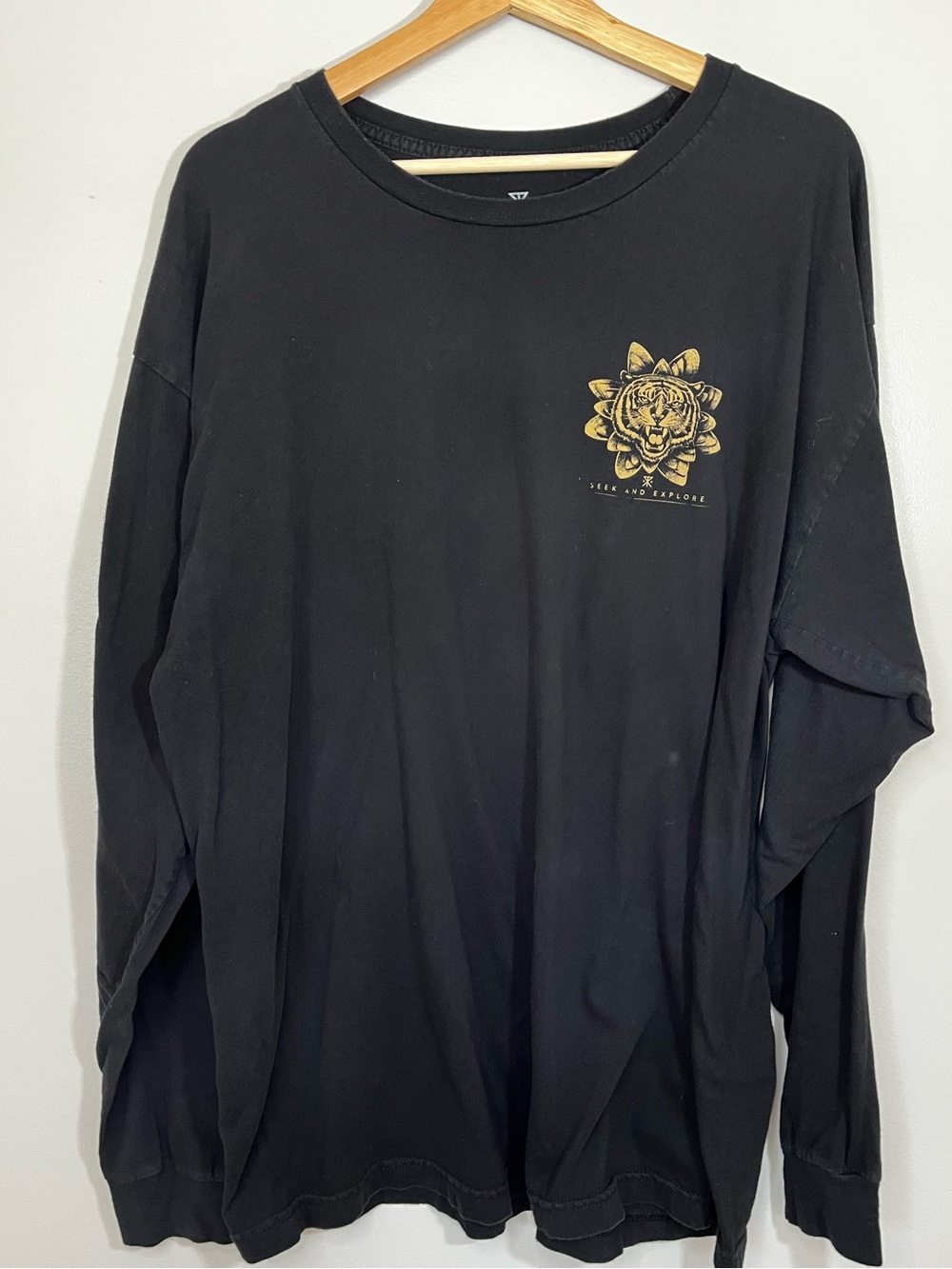 Roark Black Long-Sleeve Graphic Tee with Tiger Men’s XL